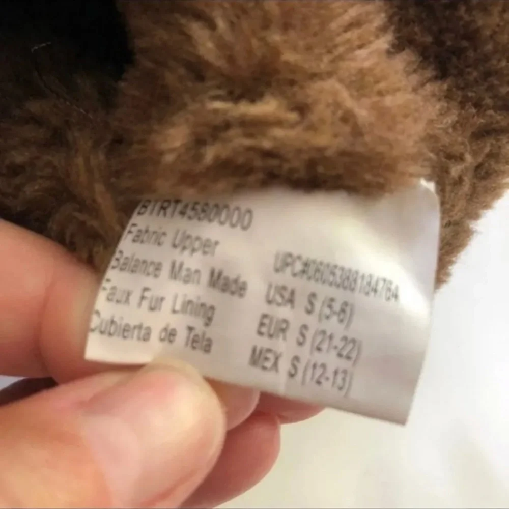 Realtree camouflage kids size small ( 5/6) boots